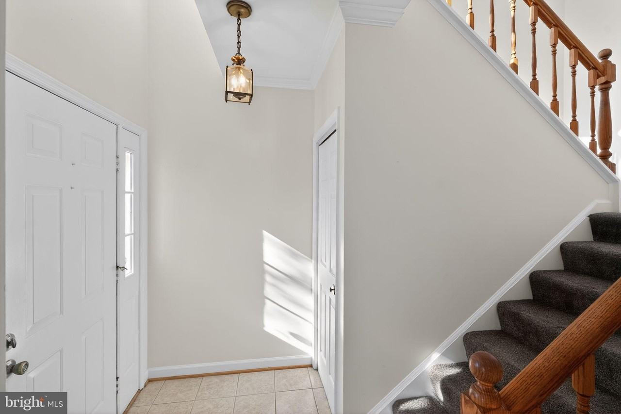 219 Heather Ct - Photo 3 of 29