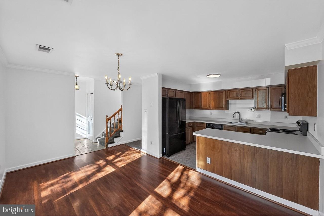 219 Heather Ct - Photo 4 of 29