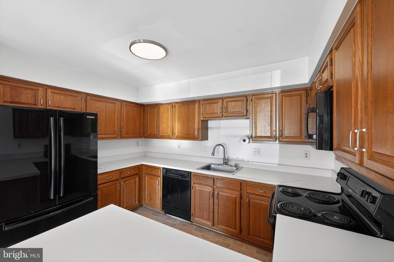 219 Heather Ct - Photo 5 of 29