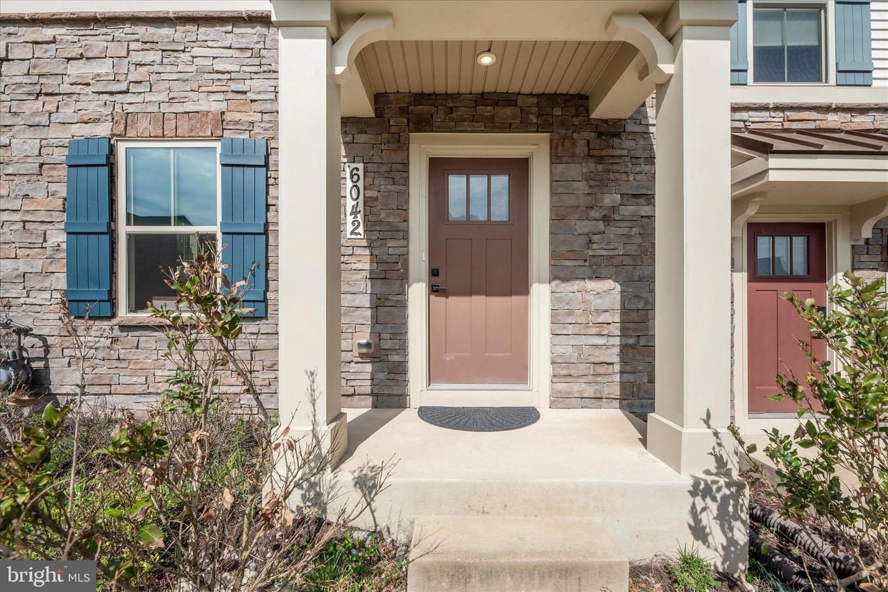 6042 Fallfish Ct - Photo 2 of 50