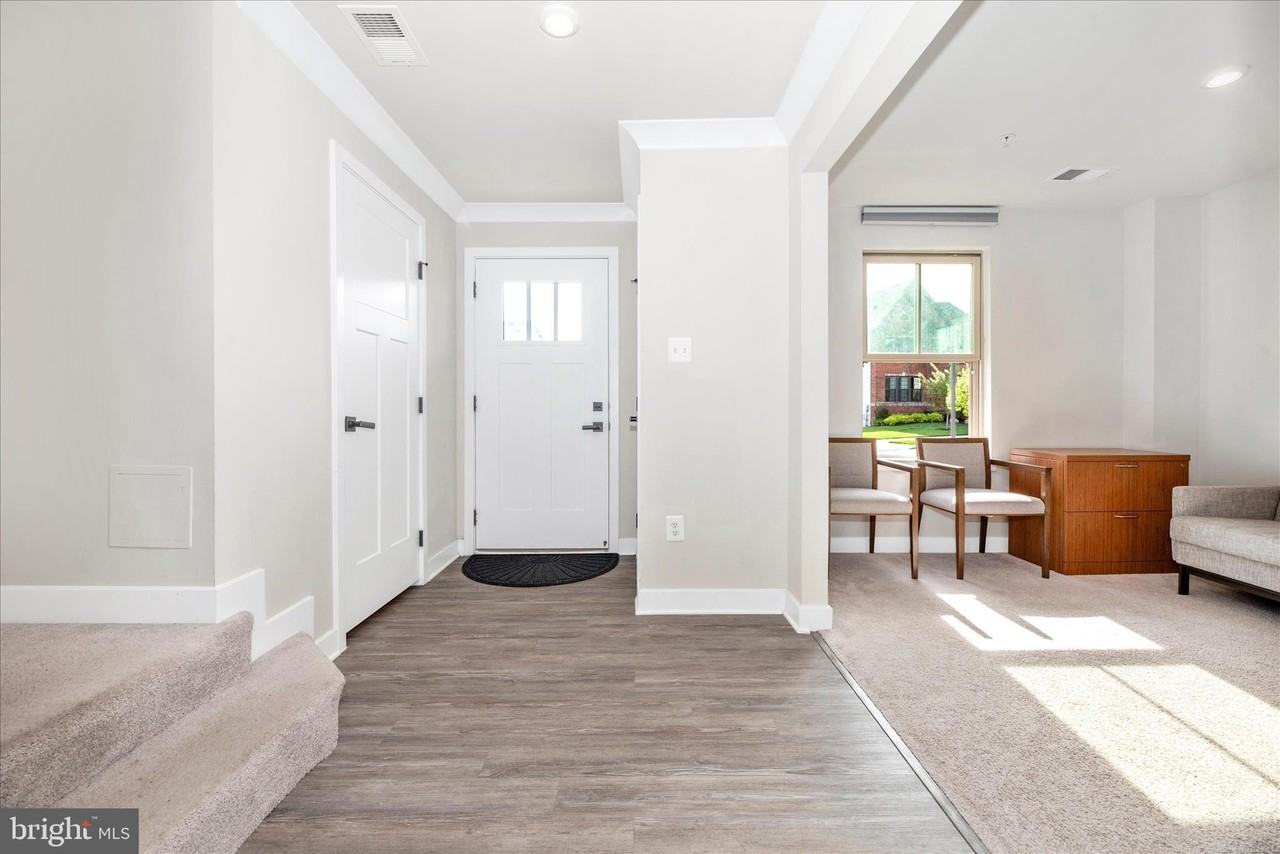 6042 Fallfish Ct - Photo 3 of 50