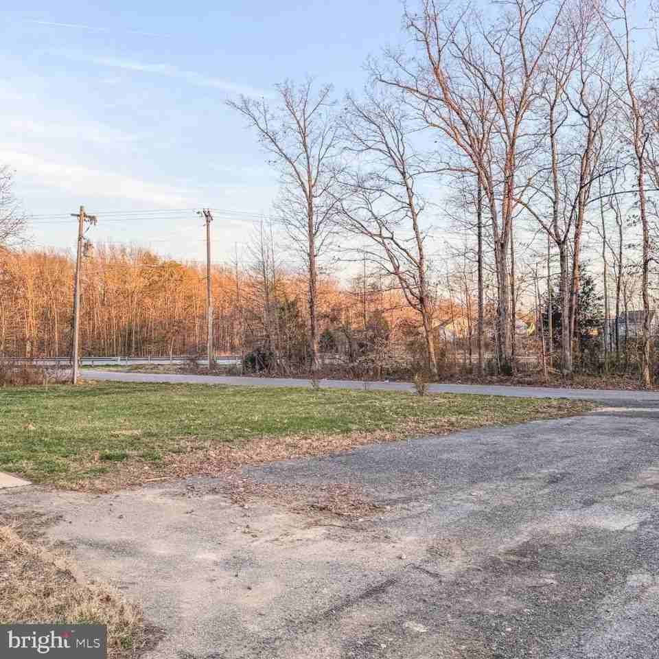 205 Biddle Rd - Photo 5 of 31