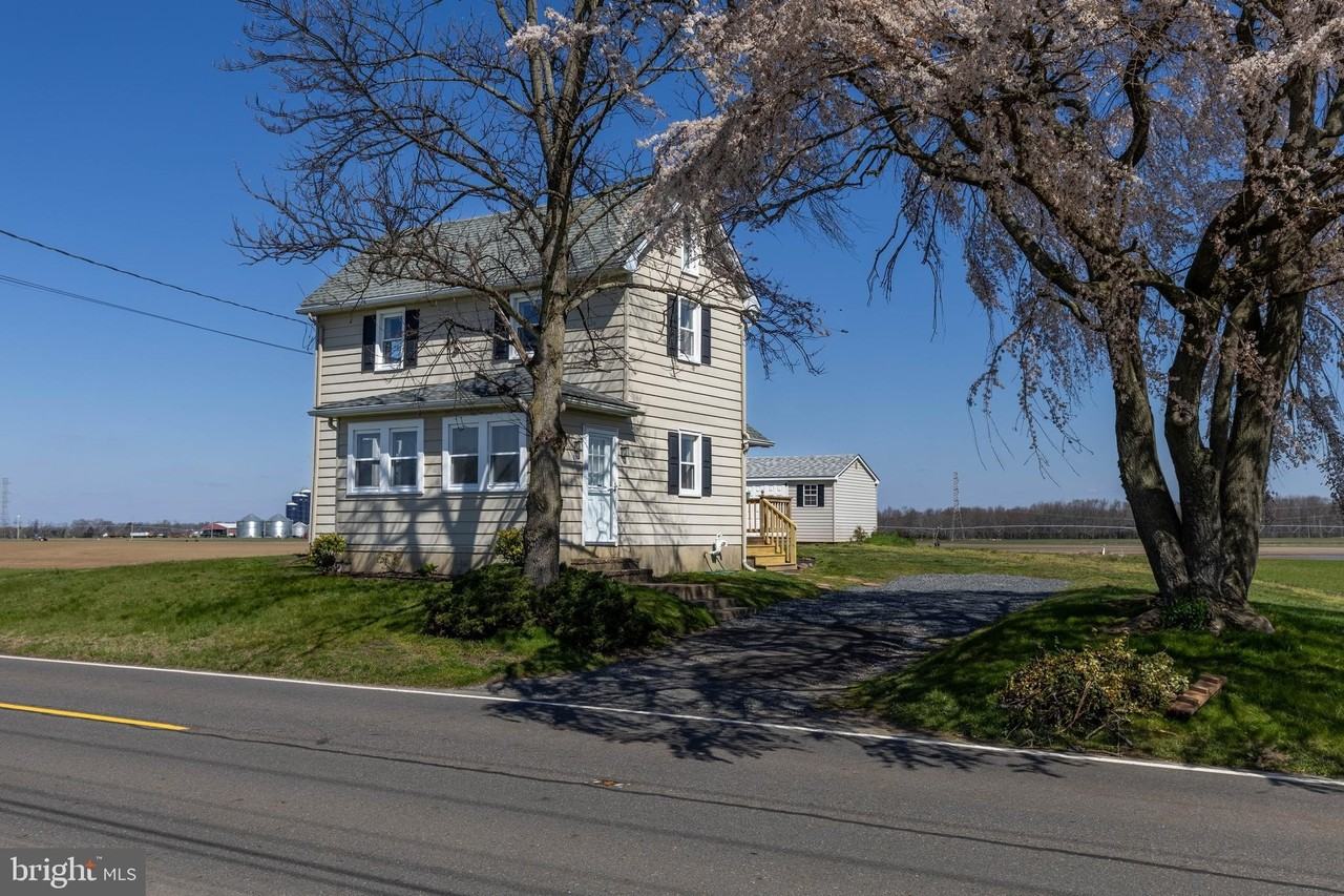 230 Landing St - Photo 2 of 17