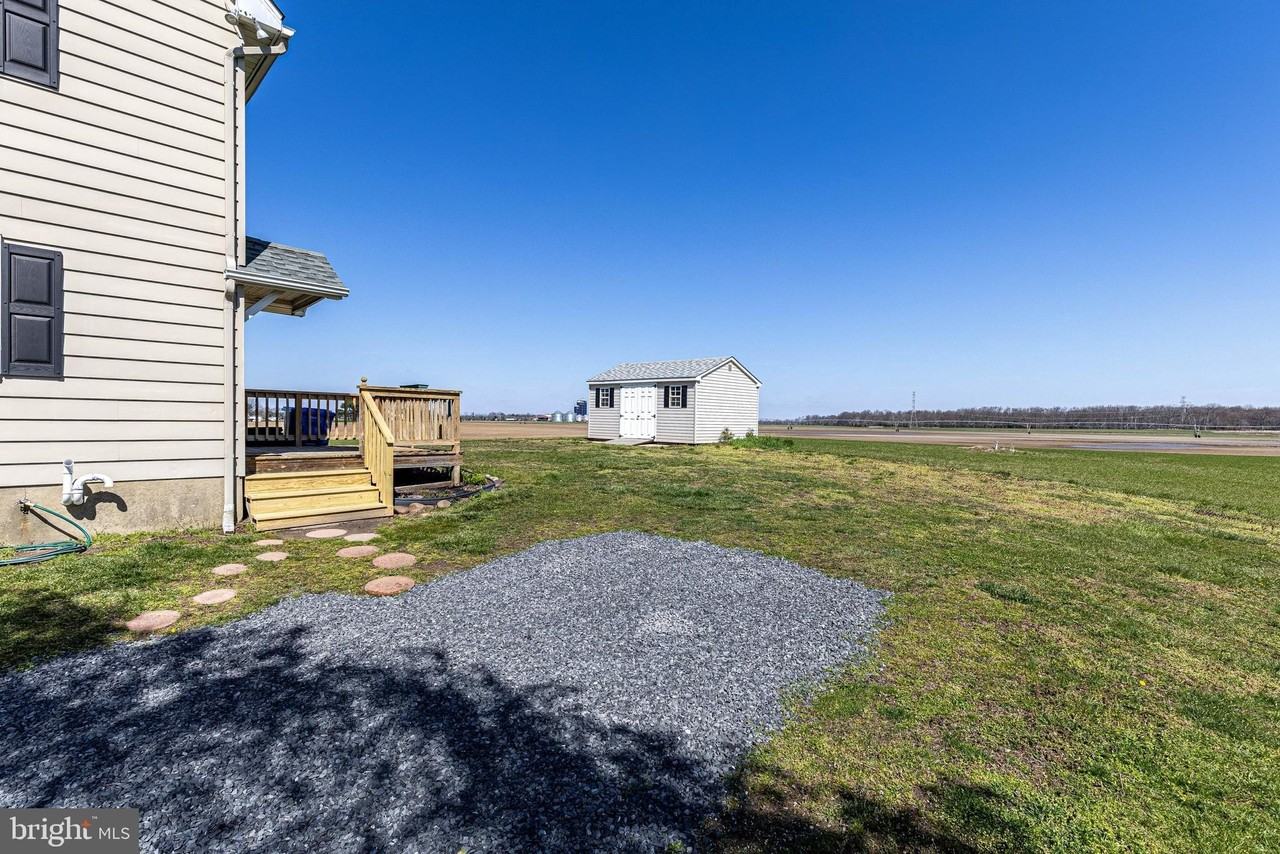 230 Landing St - Photo 3 of 17