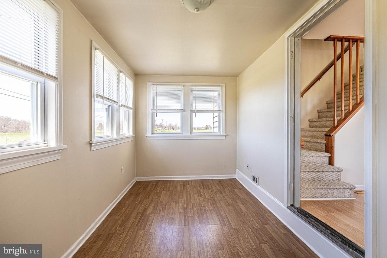 230 Landing St - Photo 4 of 17