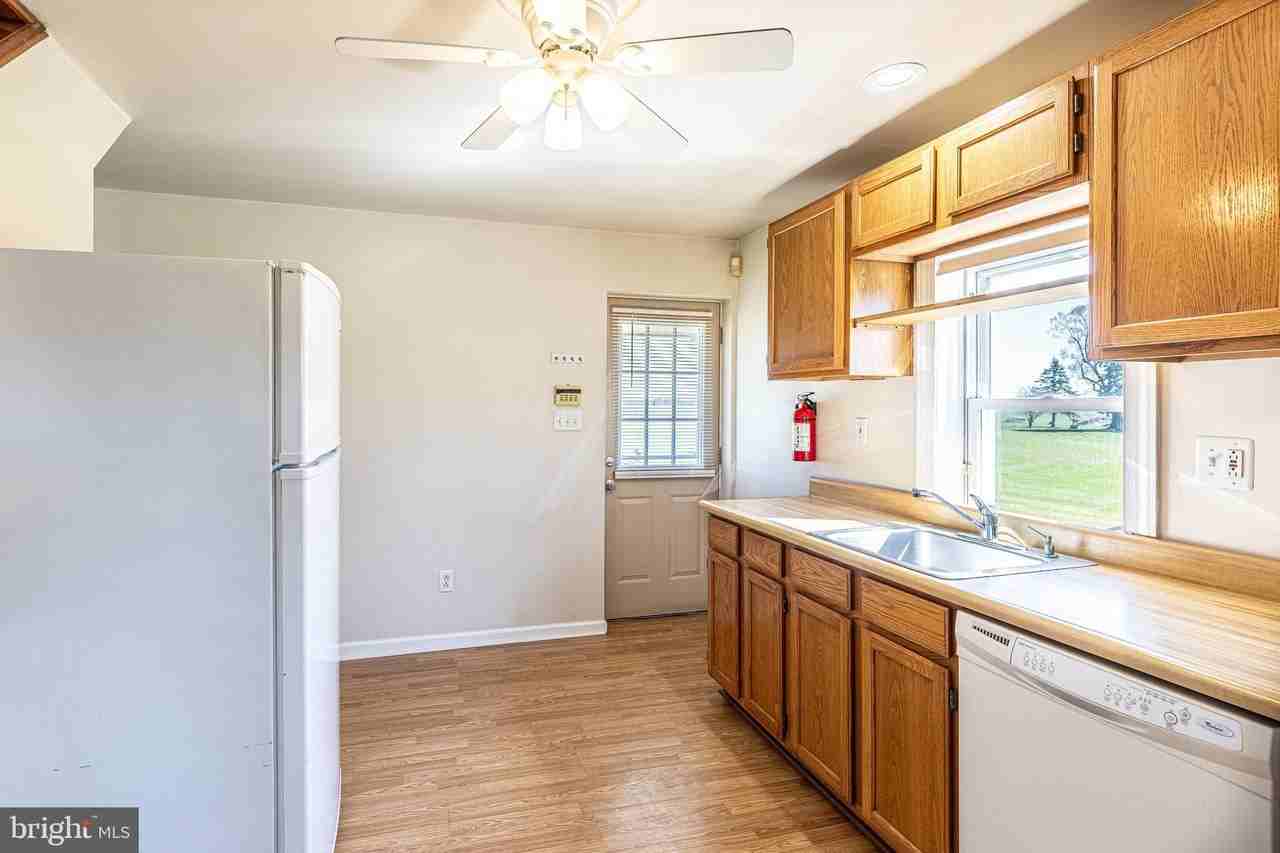 230 Landing St - Photo 6 of 17