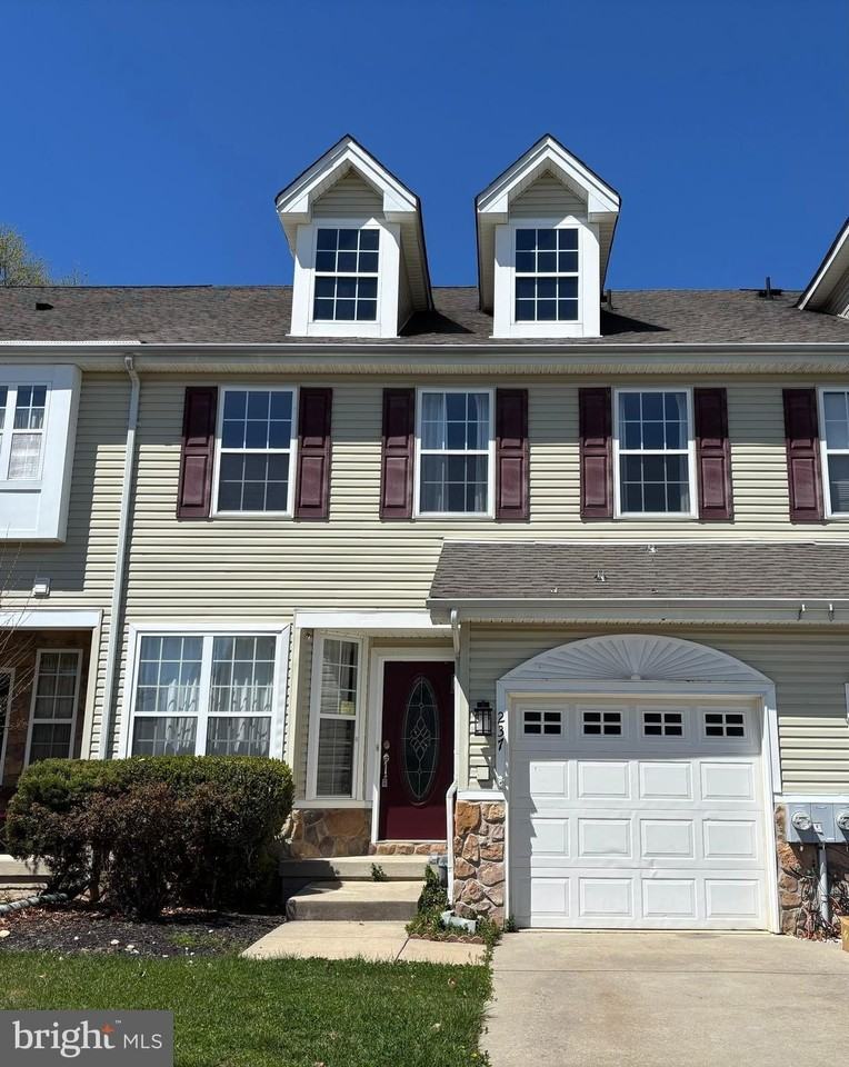 237 Westbrook Dr - Photo 2 of 21