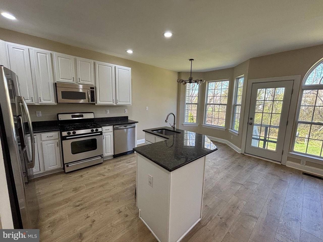 237 Westbrook Dr - Photo 7 of 21