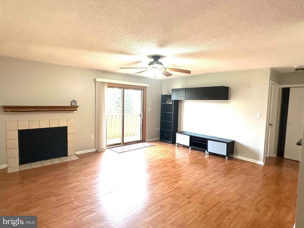 4901 Ravens Crest Dr - Photo 3 of 15