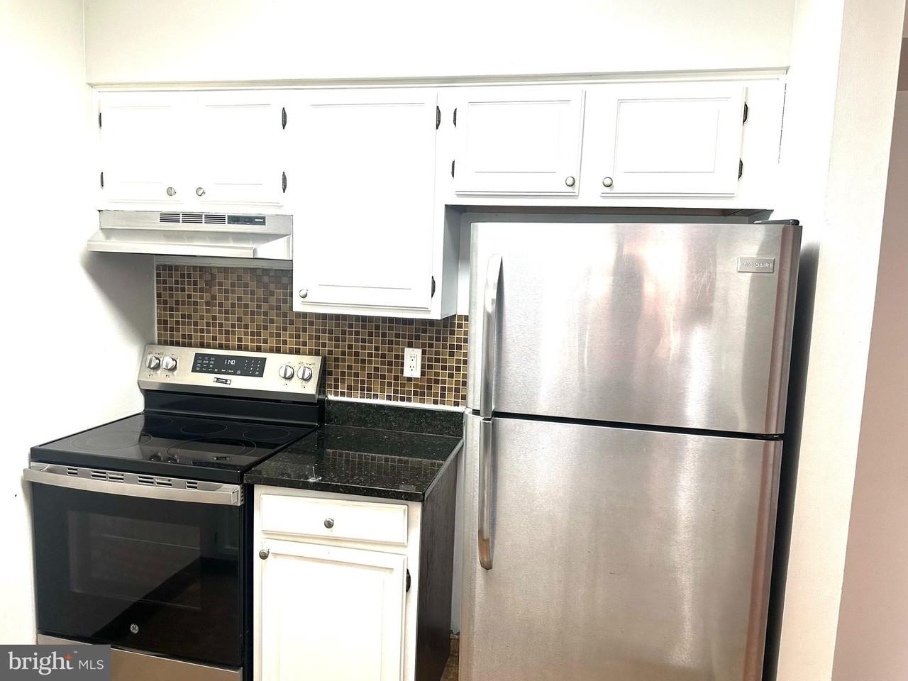 4901 Ravens Crest Dr - Photo 6 of 15