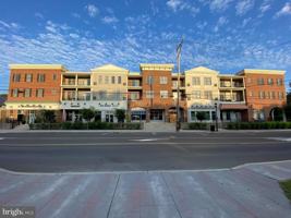 featured image of 200 N Sycamore St #2F