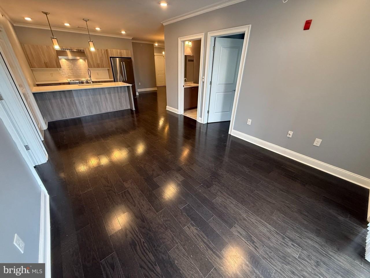 200 N Sycamore St #2F - Photo 4 of 15