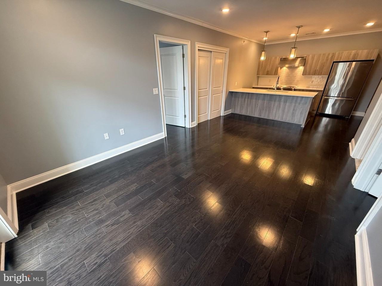 200 N Sycamore St #2F - Photo 5 of 15