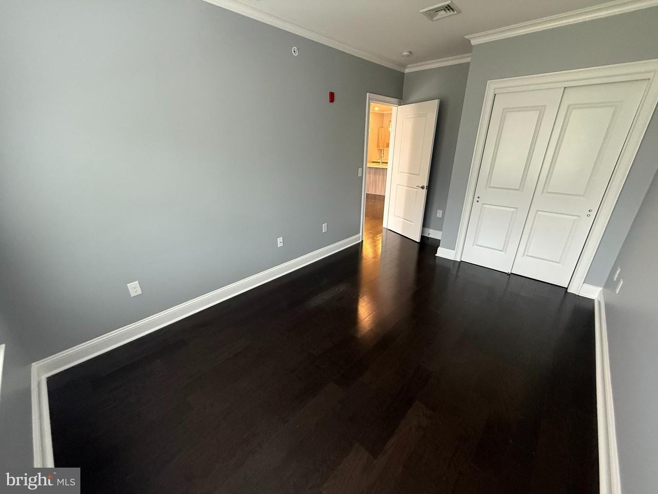 200 N Sycamore St #2F - Photo 6 of 15