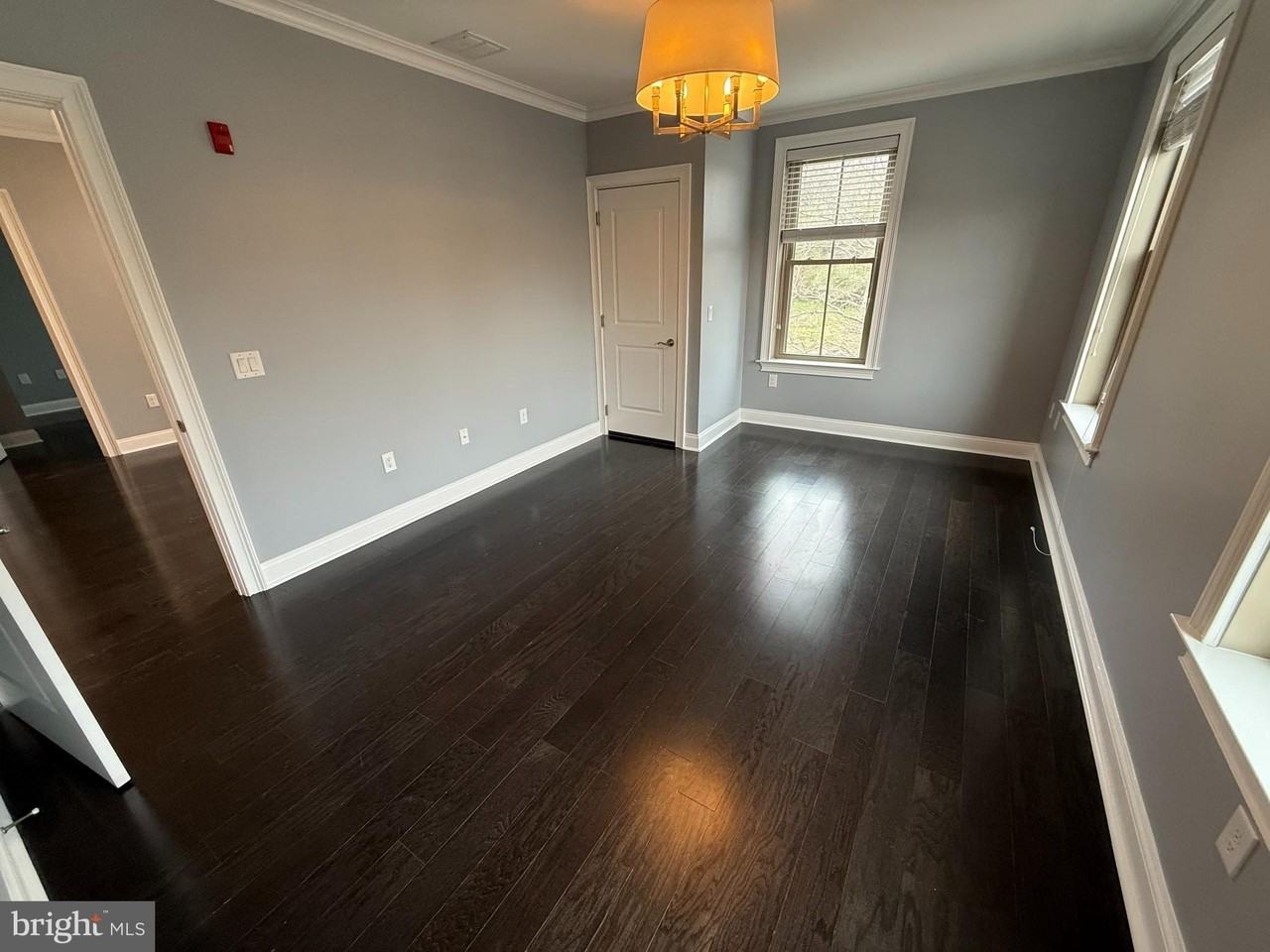 200 N Sycamore St #2F - Photo 7 of 15