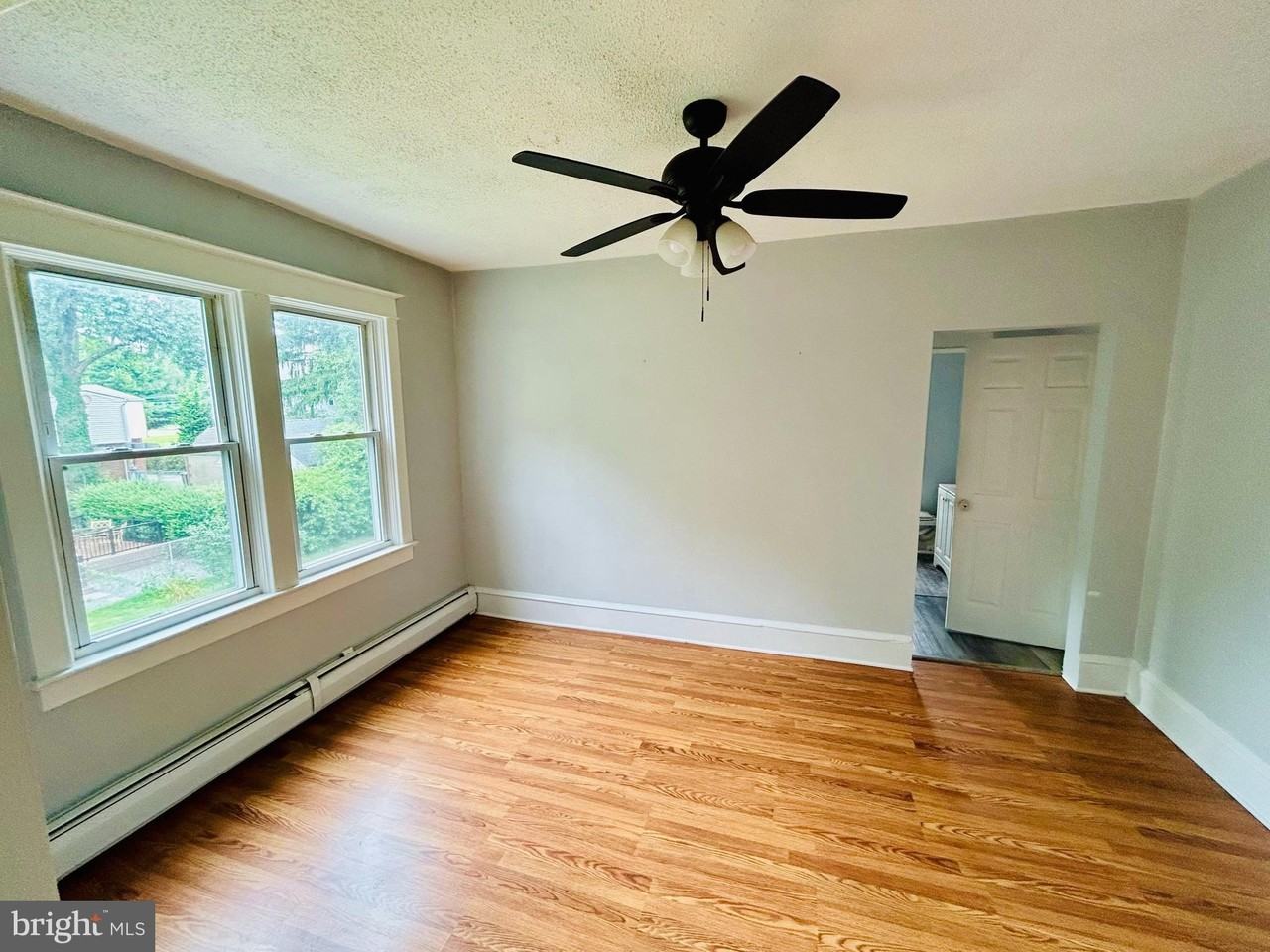 303 Kenny St #C - Photo 3 of 13