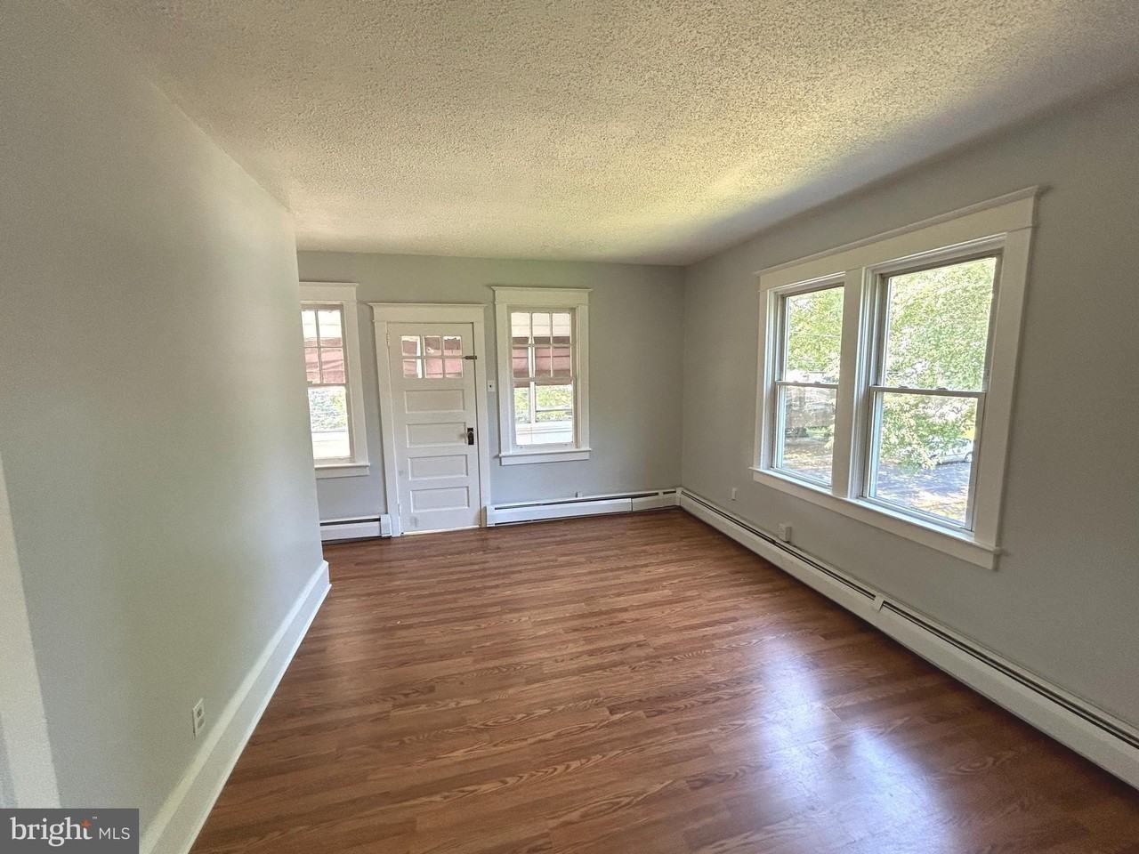 303 Kenny St #C - Photo 4 of 13