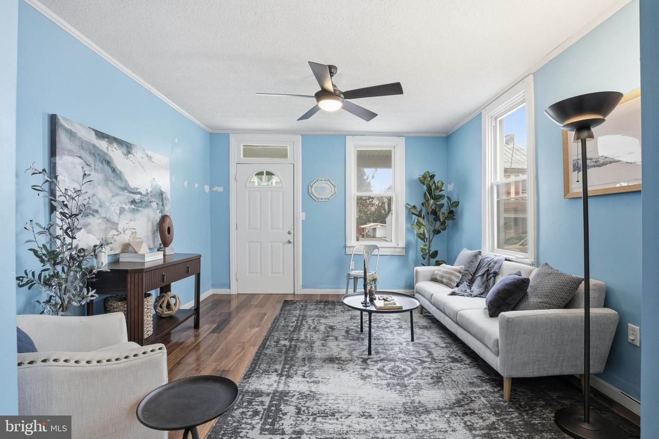 127 N Railroad St - Photo 4 of 33