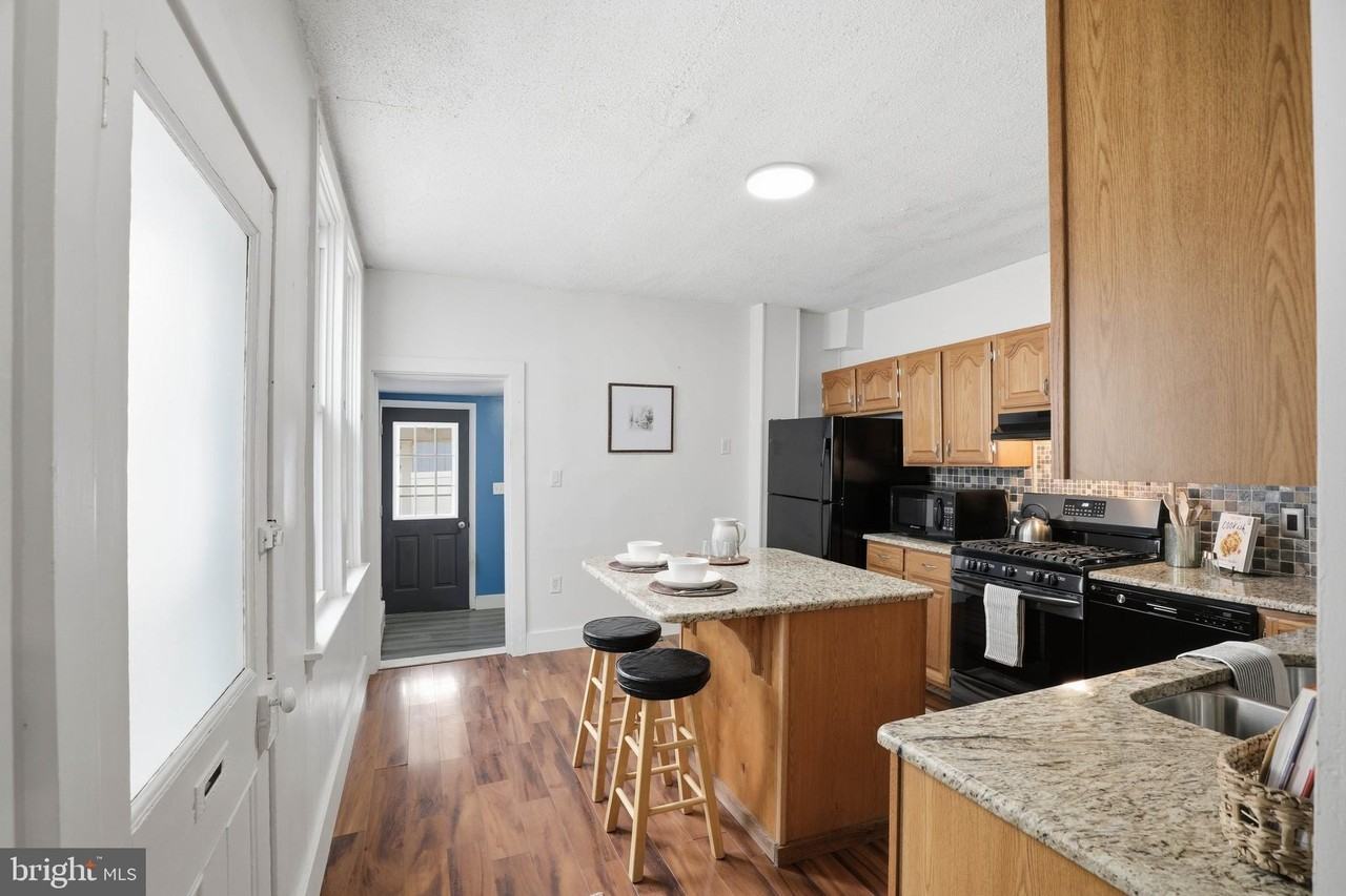 127 N Railroad St - Photo 7 of 33