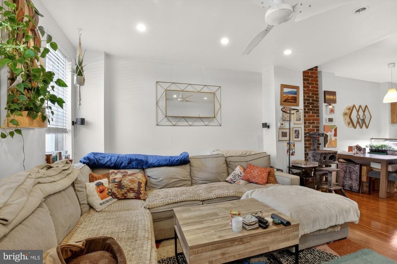 2443 AMBER Street - Photo 2 of 19