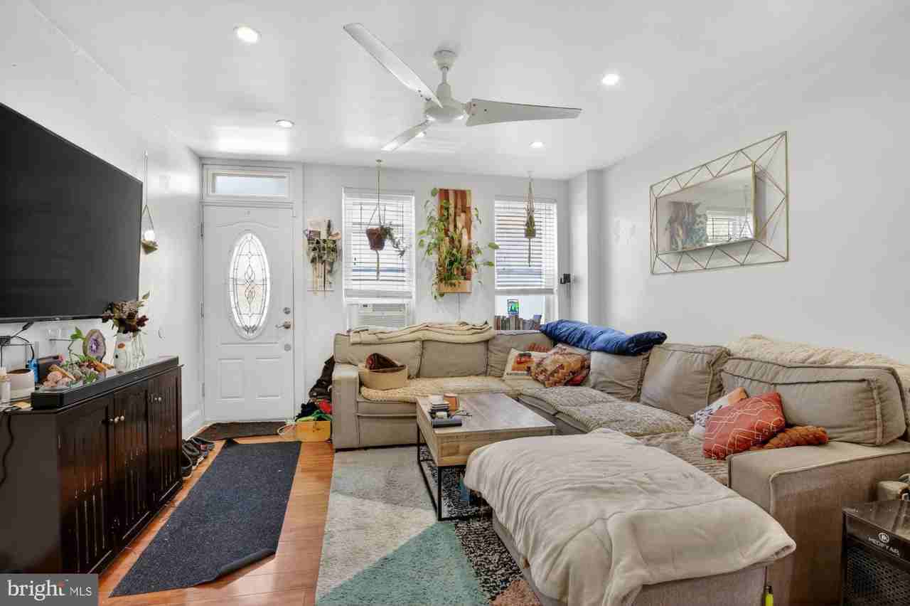 2443 AMBER Street - Photo 3 of 19