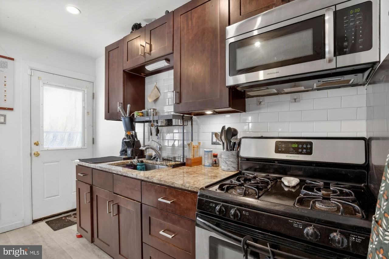 2443 AMBER Street - Photo 7 of 19