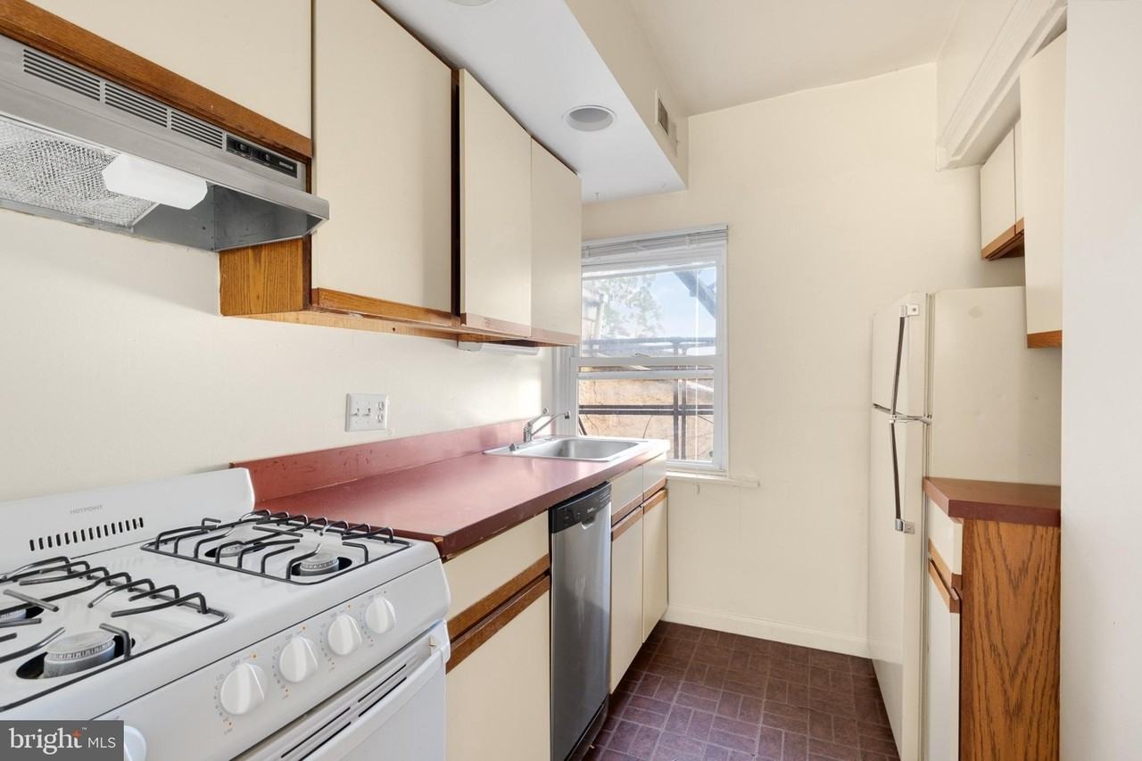 258 S 9TH Street #3F - Photo 2 of 15