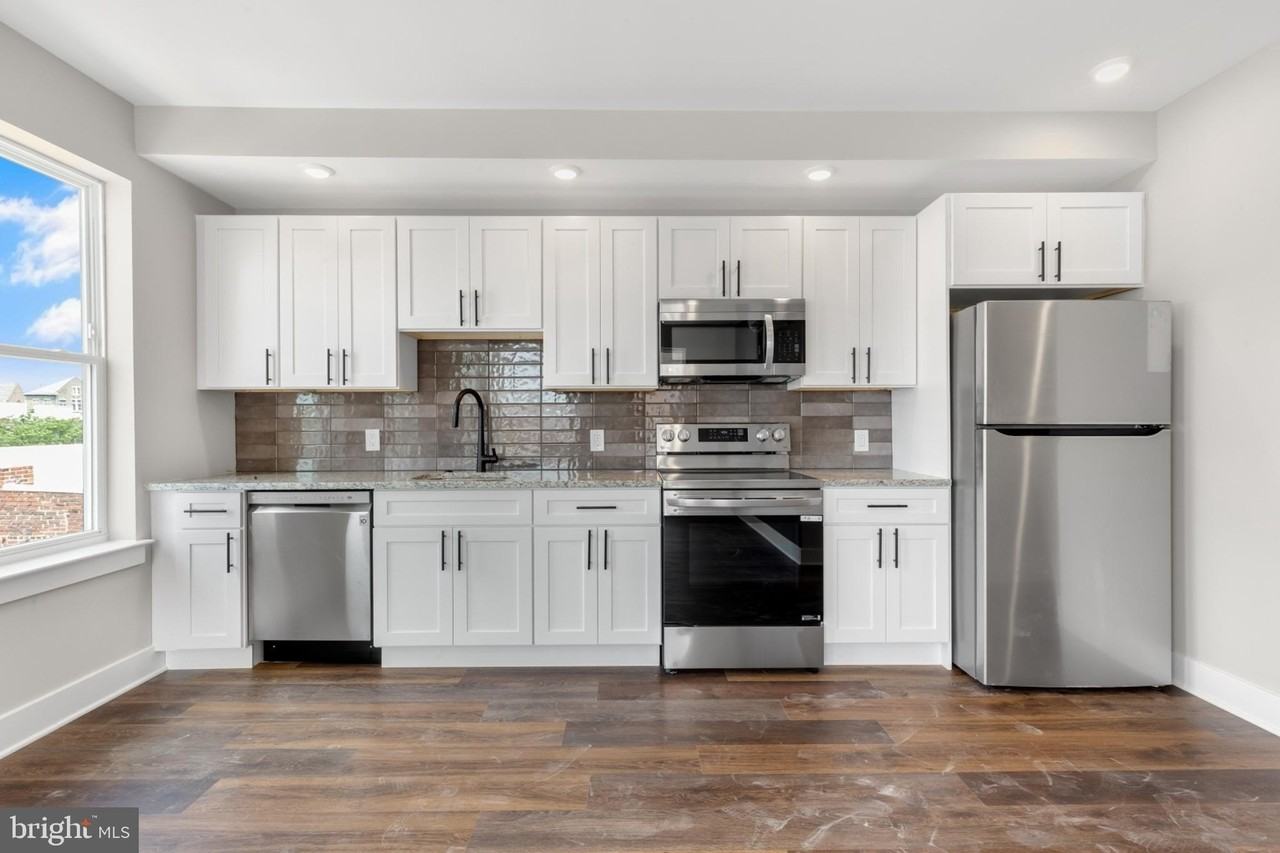 1924 N FRONT Street #302 - Photo 2 of 33