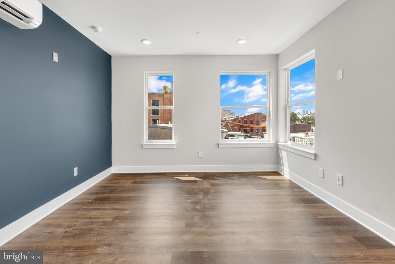 1924 N FRONT Street #302 - Photo 3 of 33