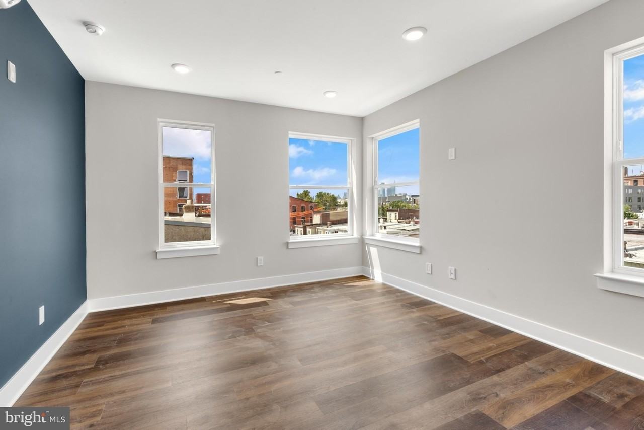 1924 N FRONT Street #302 - Photo 7 of 33