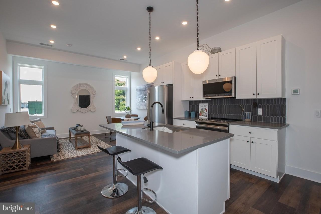 2940 W THOMPSON Street #201 - Photo 2 of 23