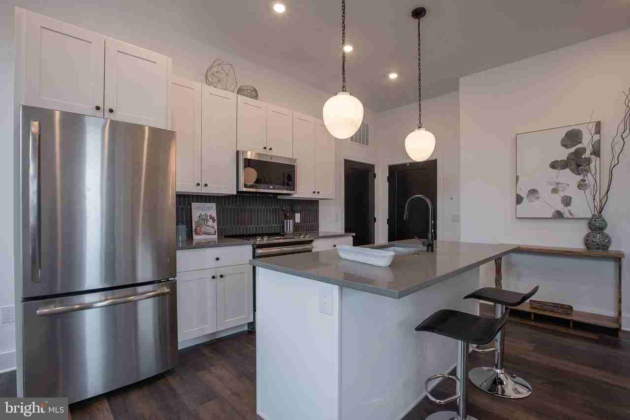 2940 W THOMPSON Street #201 - Photo 6 of 23