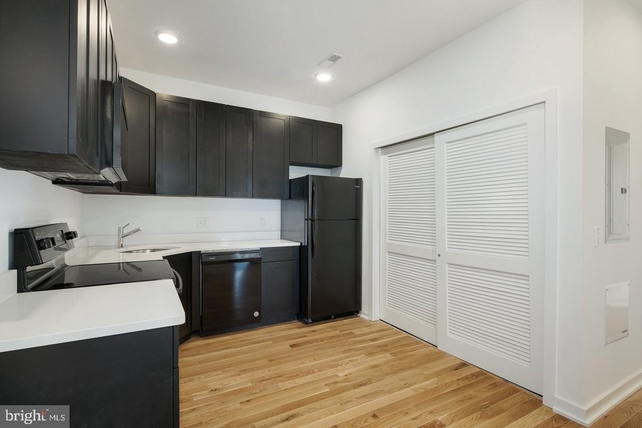 1918 E CUMBERLAND Street #B - Photo 2 of 17