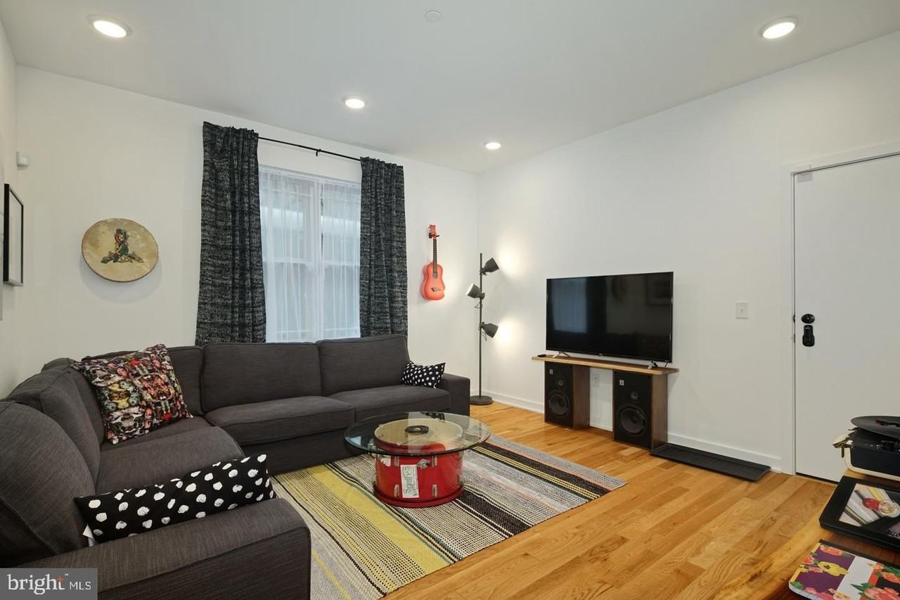 1918 E CUMBERLAND Street #B - Photo 5 of 17