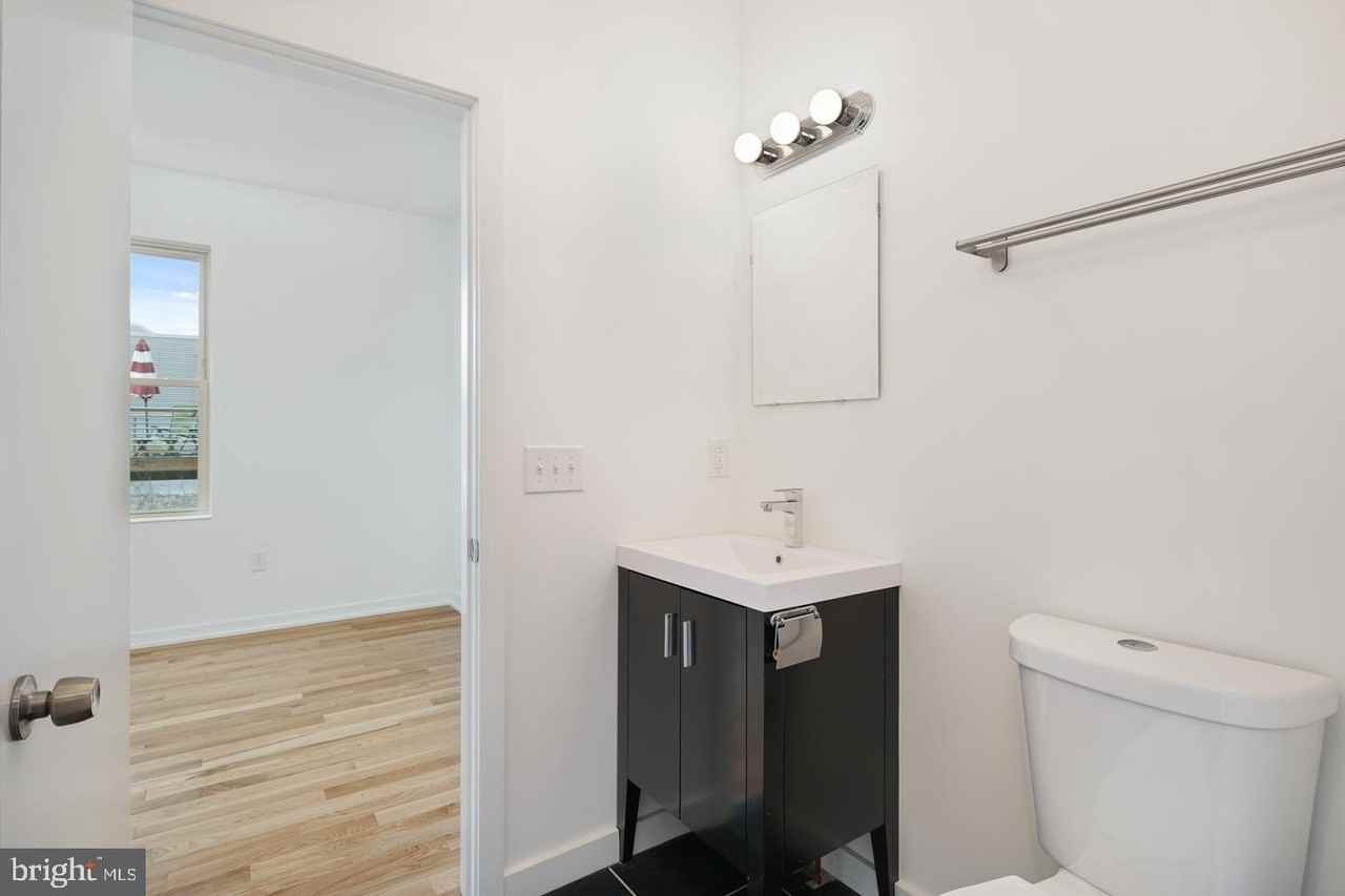 1918 E CUMBERLAND Street #B - Photo 6 of 17