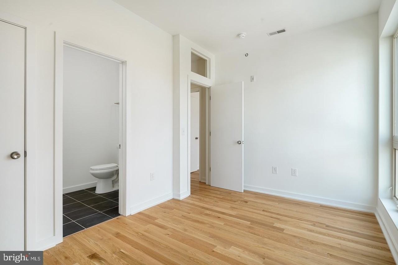 1918 E CUMBERLAND Street #G - Photo 4 of 10