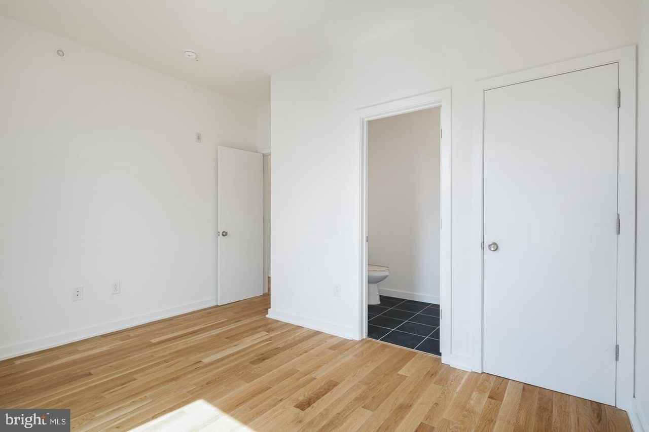 1918 E CUMBERLAND Street #G - Photo 5 of 10