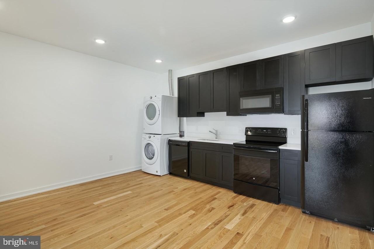 1918 E CUMBERLAND Street #G - Photo 6 of 10