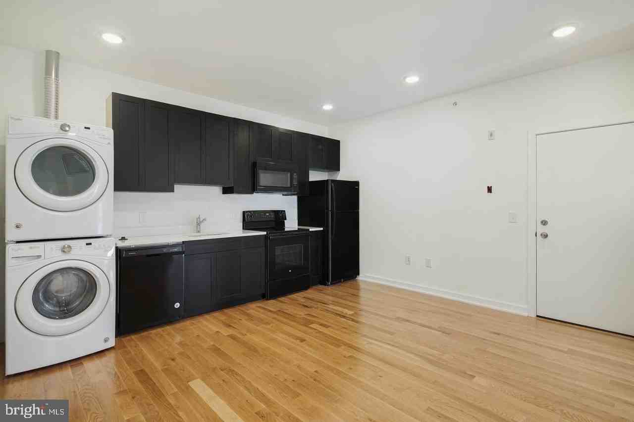 1918 E CUMBERLAND Street #G - Photo 7 of 10