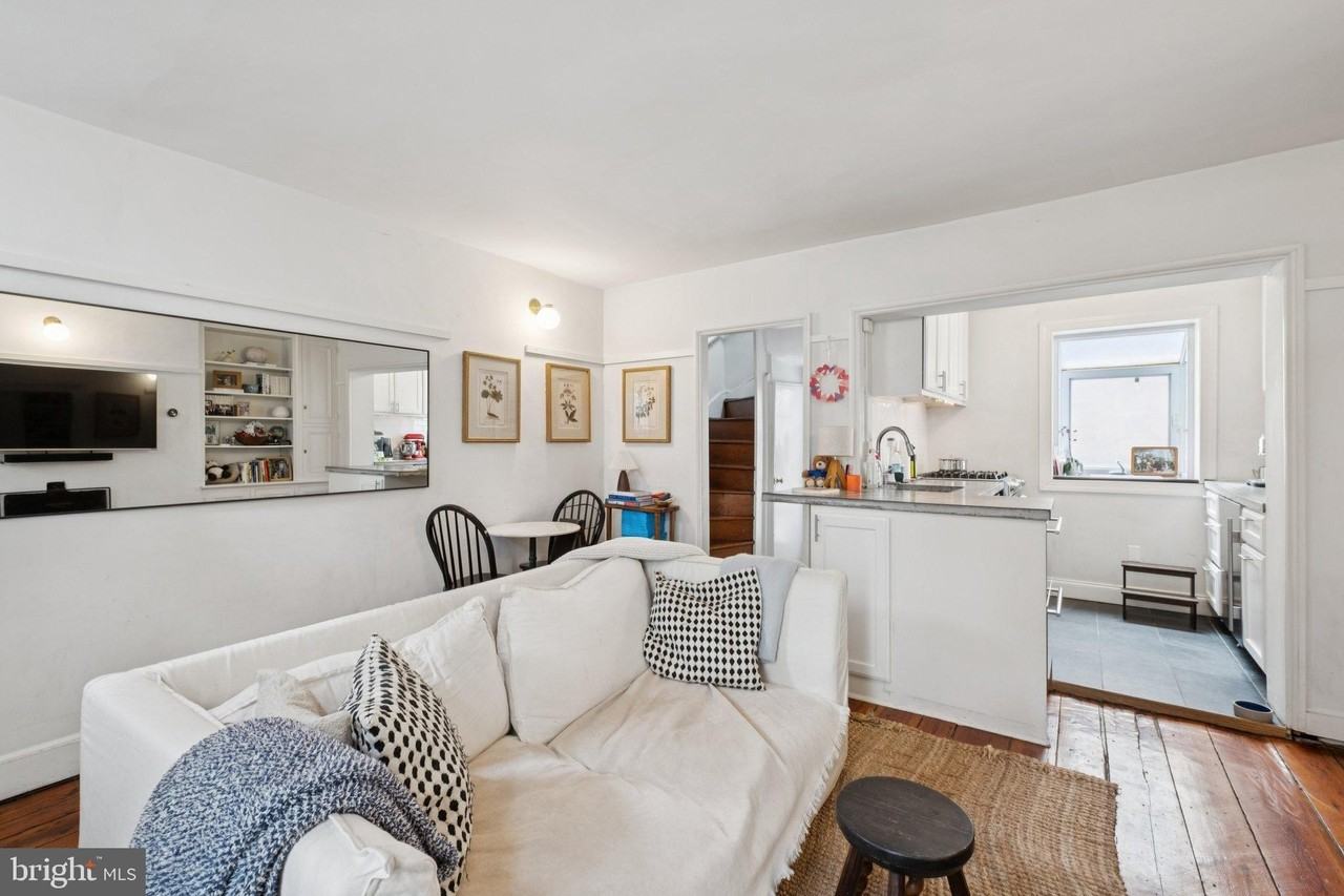 2410 DELANCEY - Photo 5 of 22