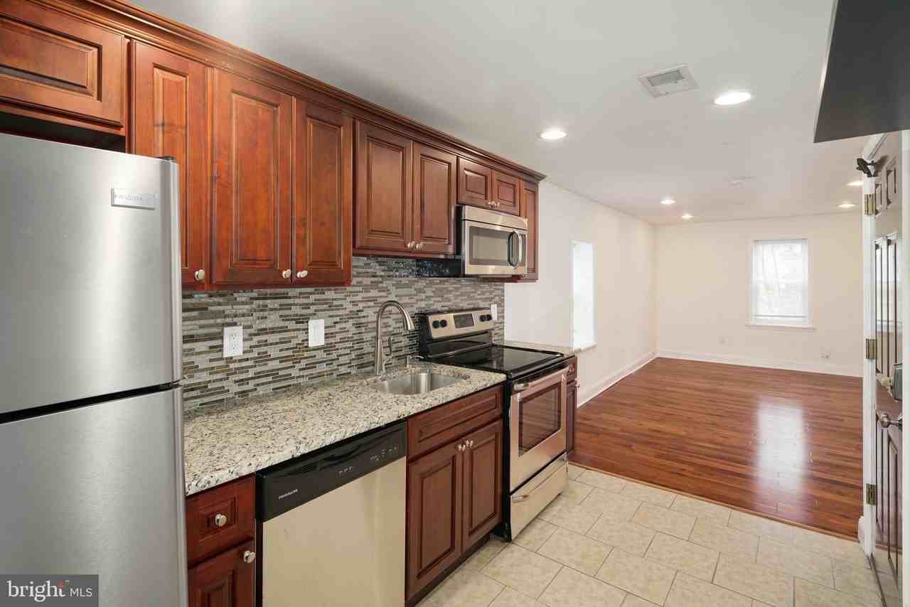 1510 BROWN Street #3 - Photo 3 of 12