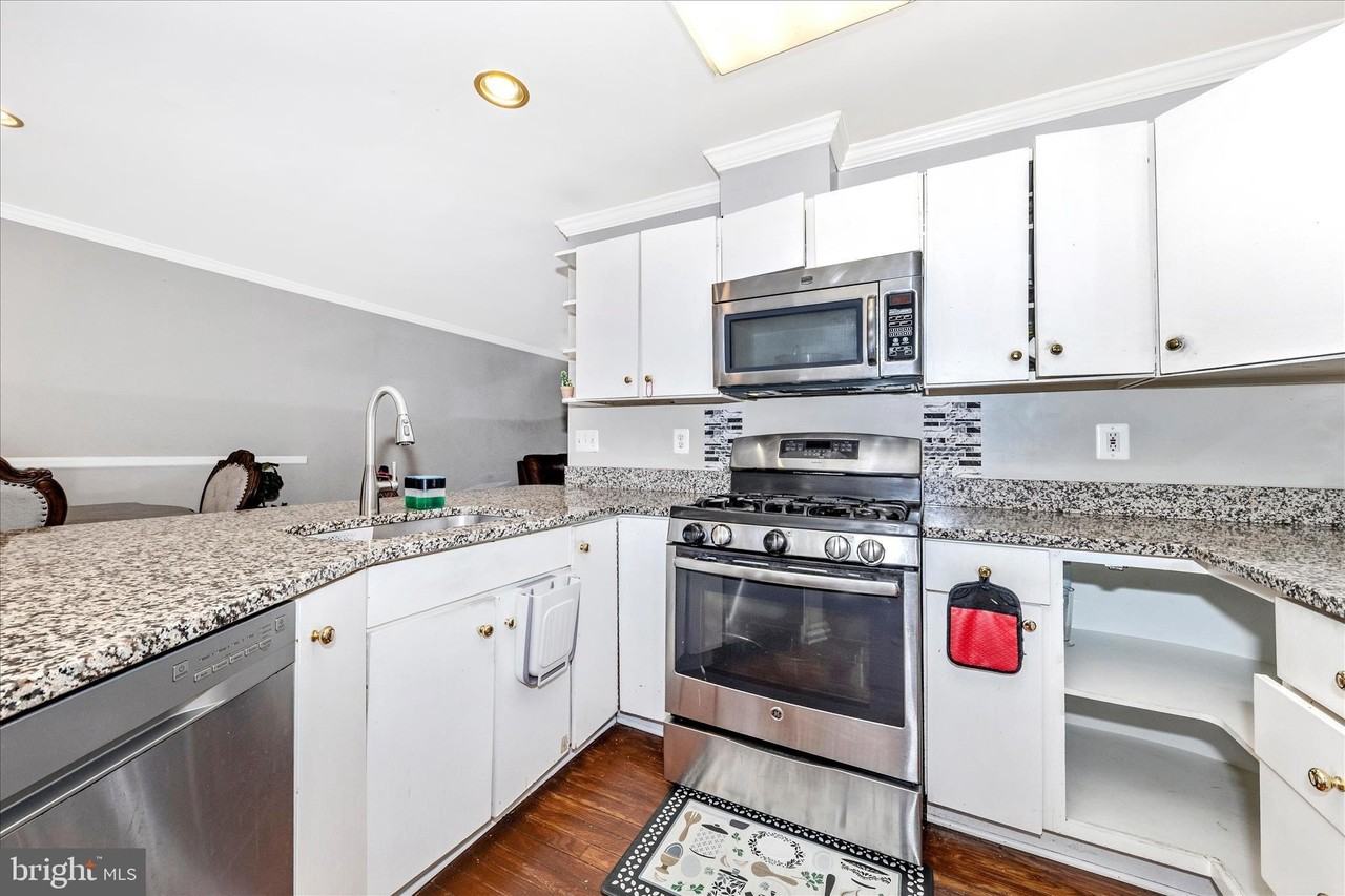 9215 Mccarty Rd - Photo 7 of 36