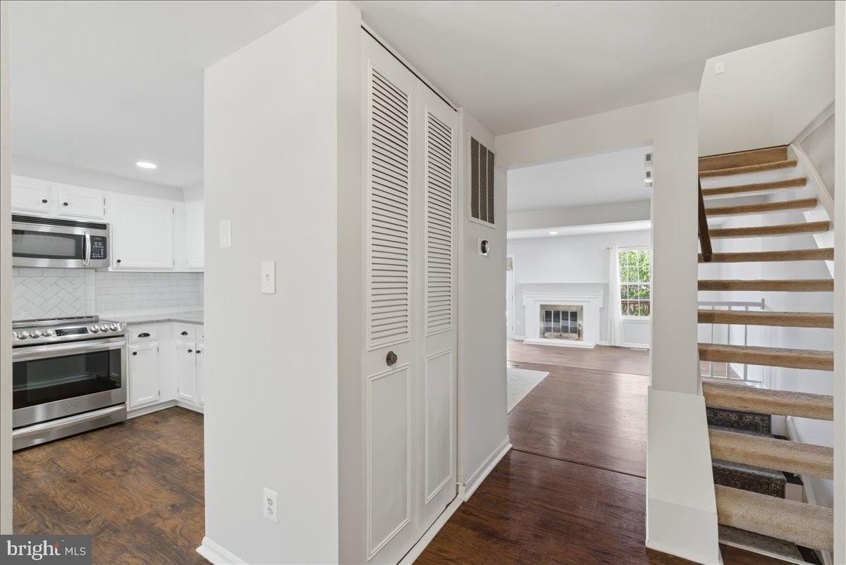 1490 Autumn Ridge Cir - Photo 4 of 29