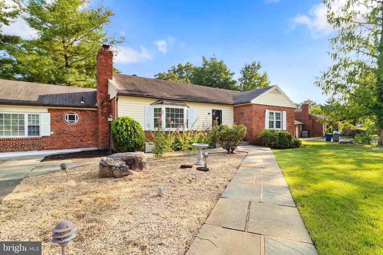 5601 Dawes Ave - Photo 4 of 39