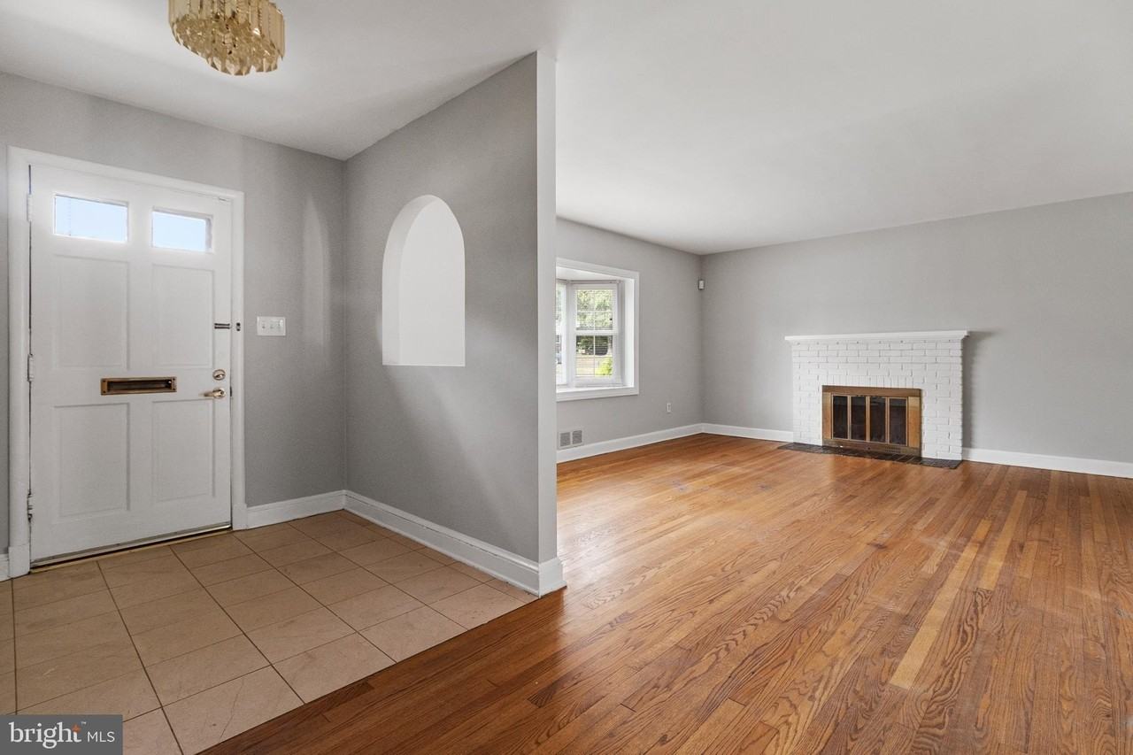 5601 Dawes Ave - Photo 5 of 39