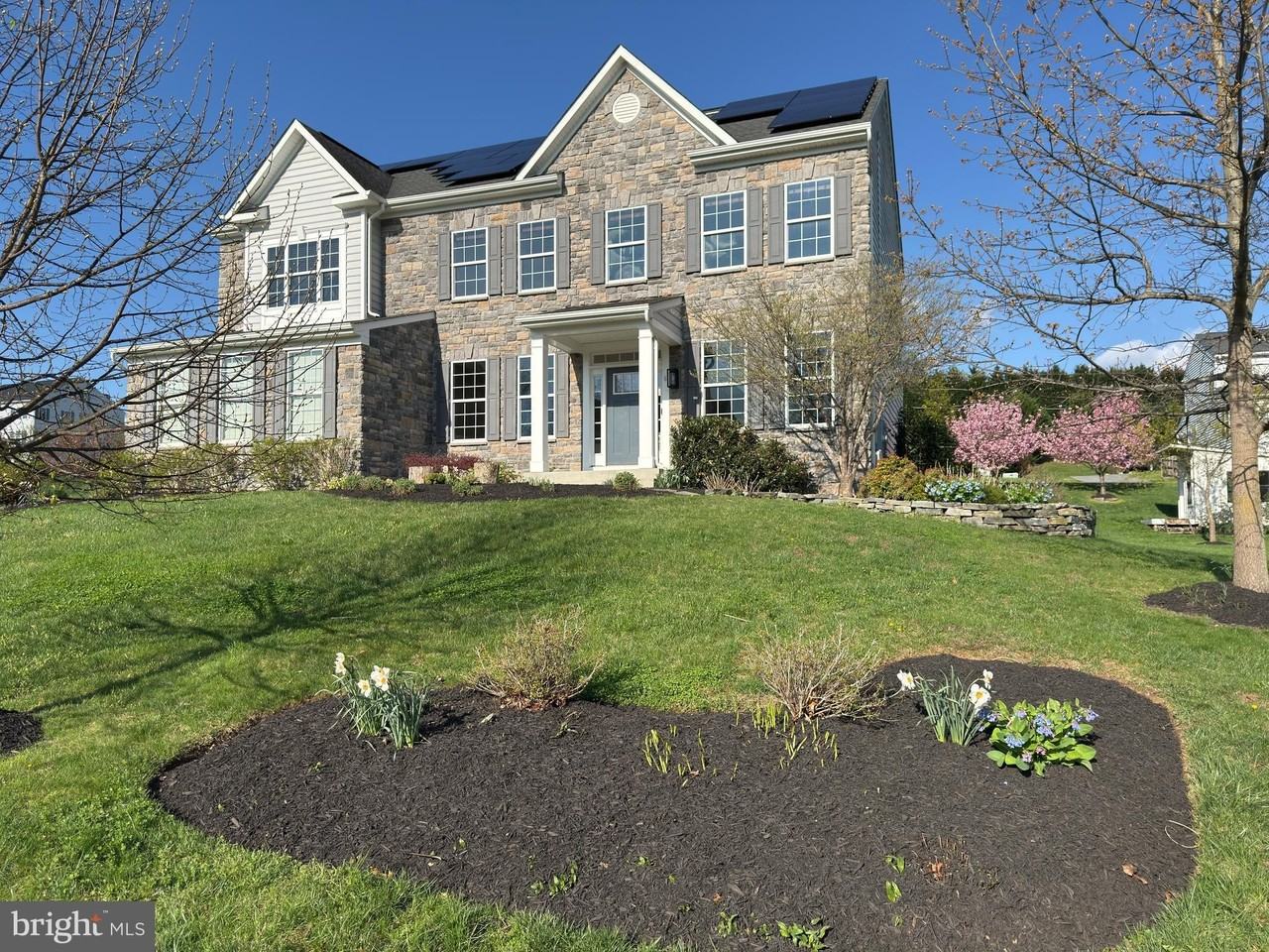 8 Ramsdell Ct - Photo 2 of 50