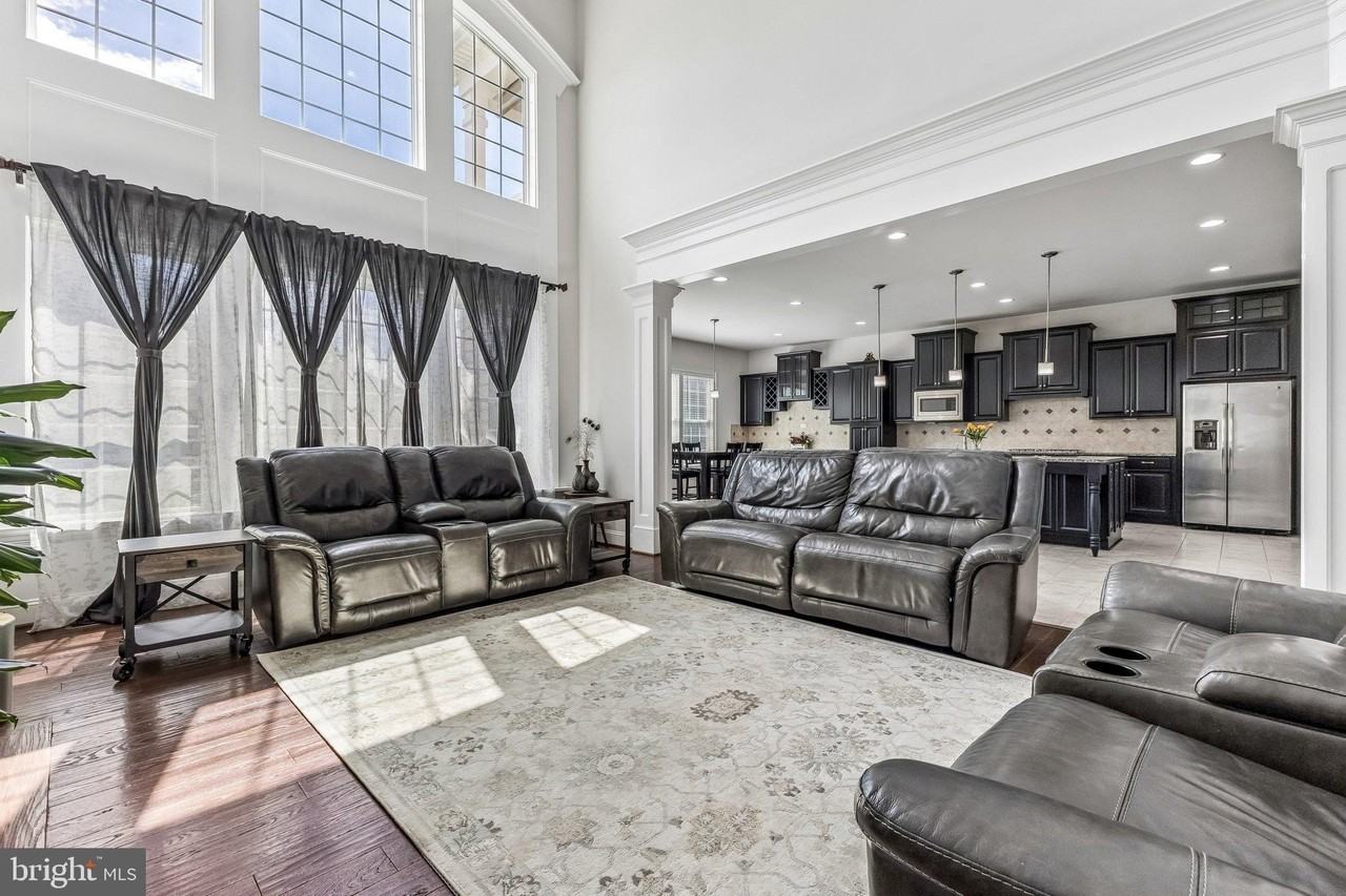 42058 Barrymoore Pl - Photo 2 of 16