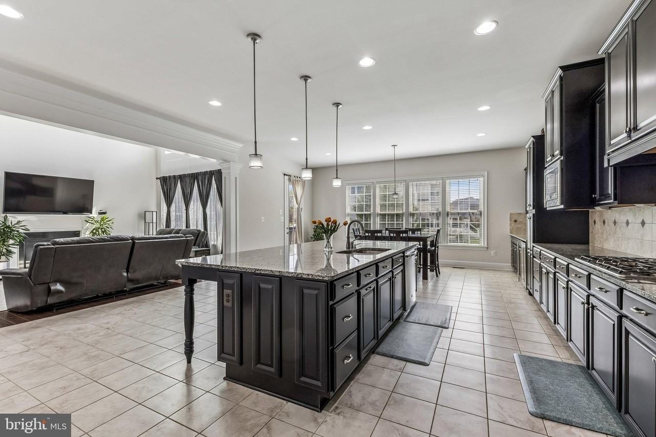 42058 Barrymoore Pl - Photo 5 of 16