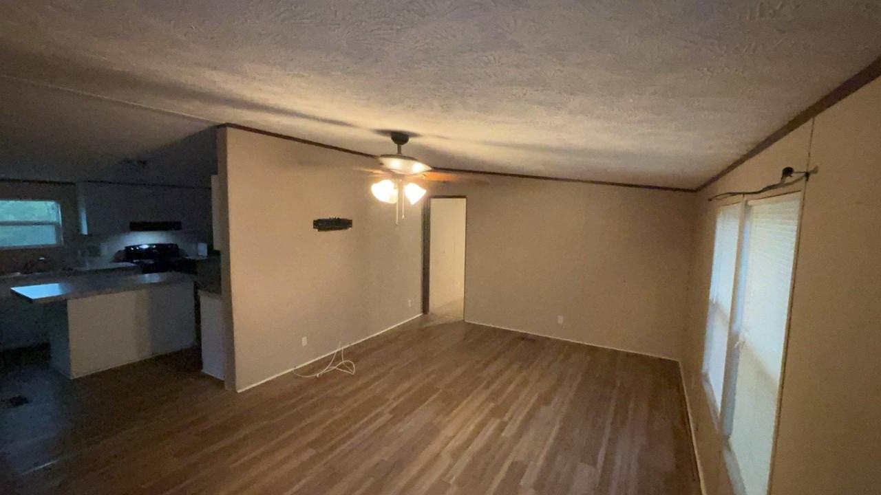 8510 Darcy Ln - Photo 4 of 20