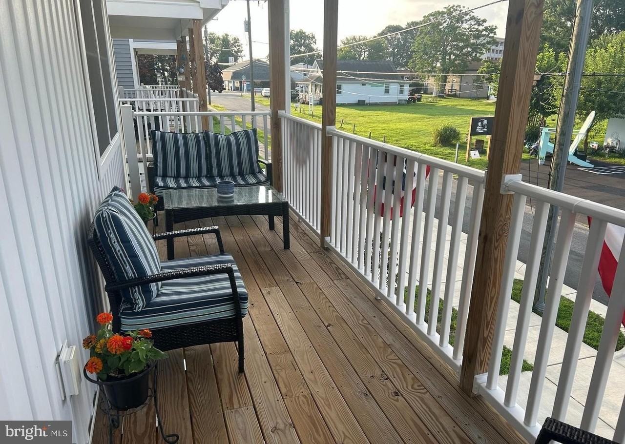 221 Wilder Ave - Photo 3 of 22